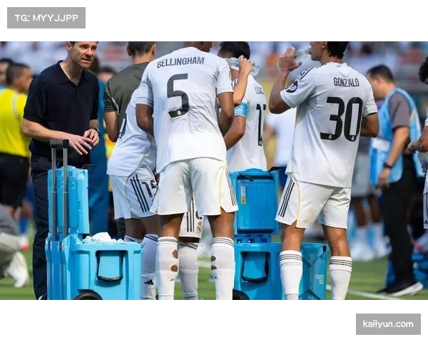 哈维阿隆索三后卫体系磨合 皇马中场缺乏节奏掌控者